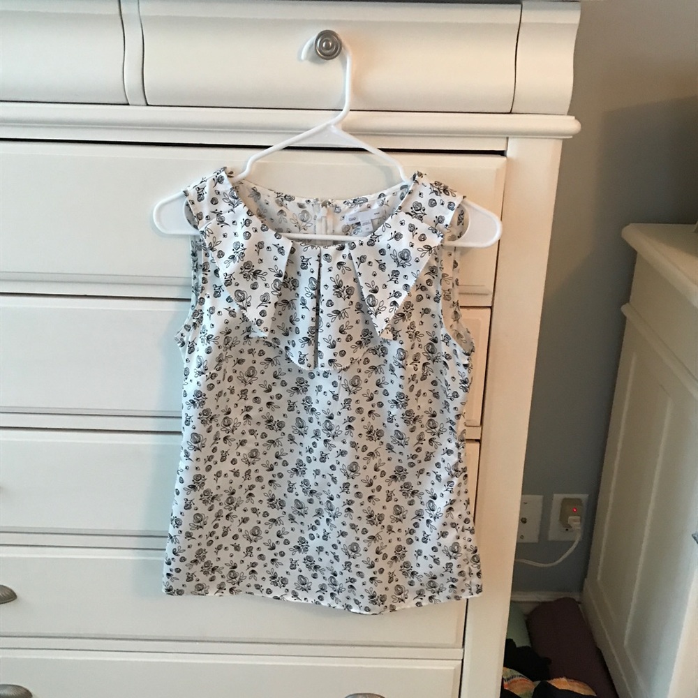 White/black cute classy floral top